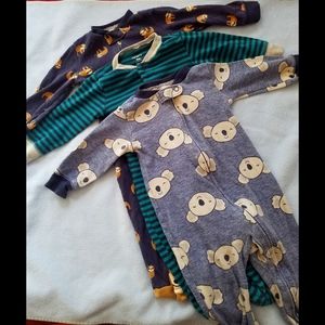 Lot of 3 baby boy sleepers size 9mo by carters